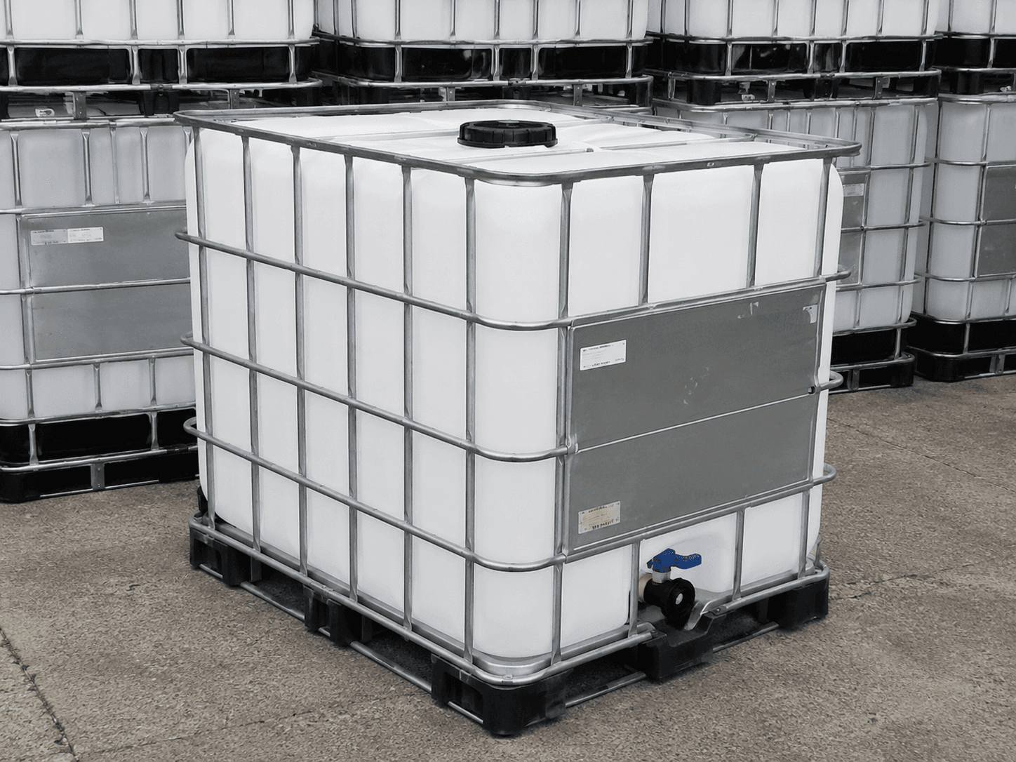 Quality-inspected used IBC tote with steel cage and HDPE bottle